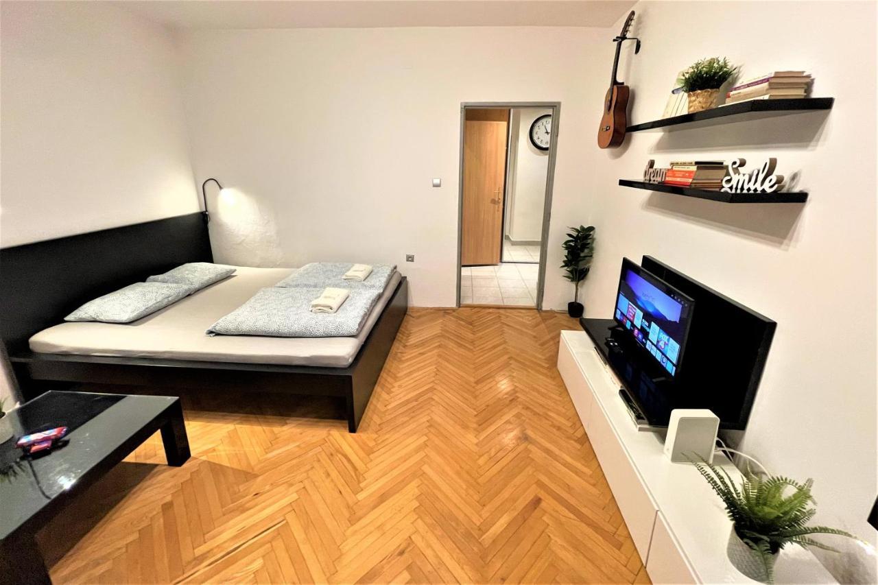 Apartment Helen - Old Town, Ac Братислава Экстерьер фото
