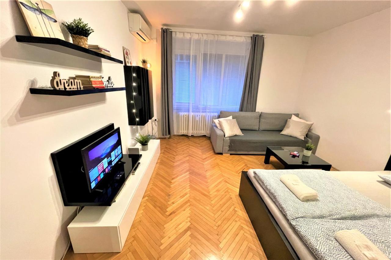 Apartment Helen - Old Town, Ac Братислава Экстерьер фото